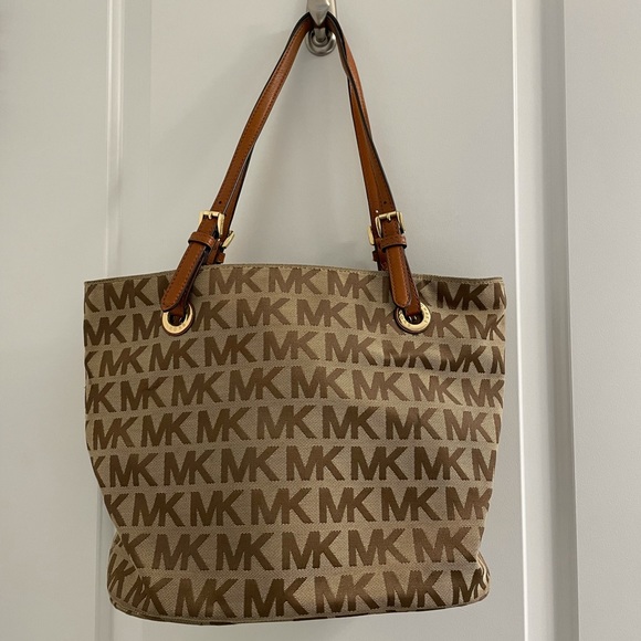 Michael Kors Handbags - Michael Kors Purse